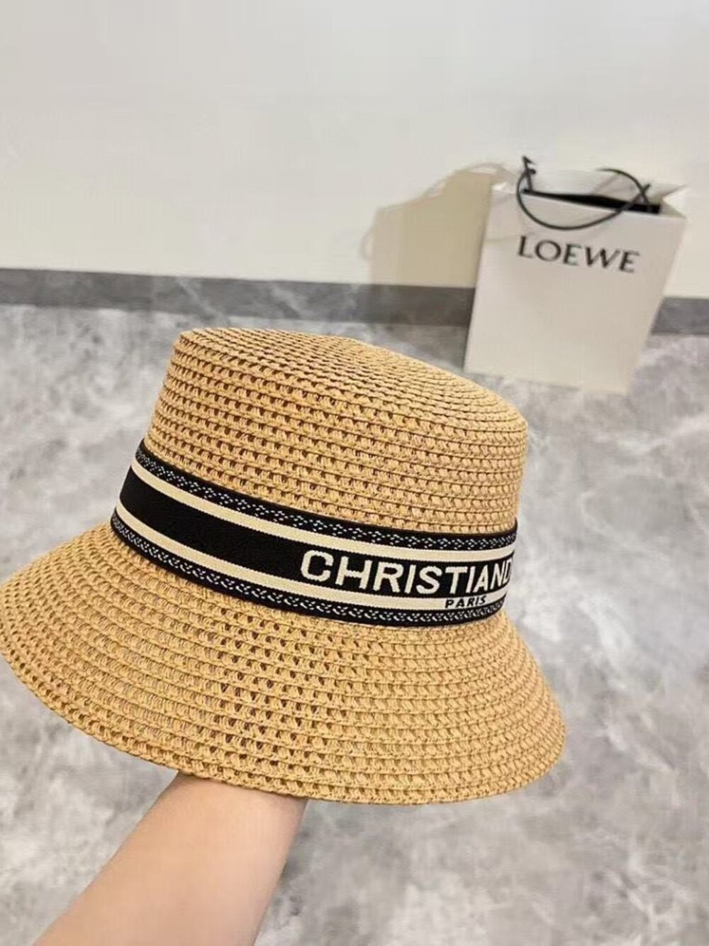 Dior straw hat with embroidered logo - Picture 4 of 6
